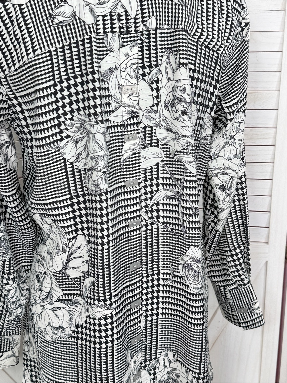 Multiples Floral Houndstooth Oversized Button Back Tunic Shirt Black White Small - Picture 6 of 11